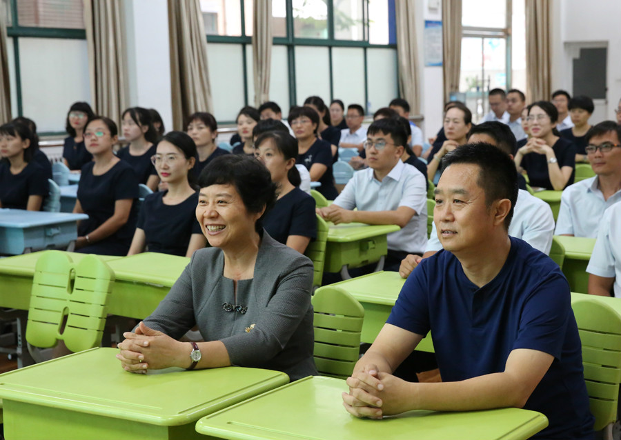 20180918113120_党委书记吕杰 党委副书记 教学副校长冯藏璞 出席会议 1.jpg